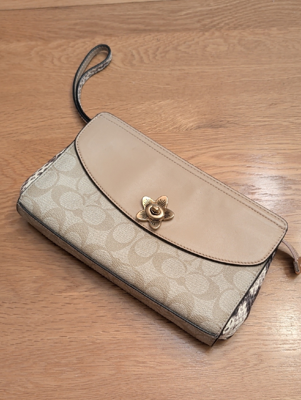 Coach Beige Signature Floral Turn-Lock Wristlet - Picture 1 of 8